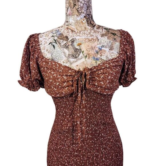 Blāshe Neutral Ditsy Floral Cottagecore Country Feminine Short Stretch Dress - Picture 3 of 10